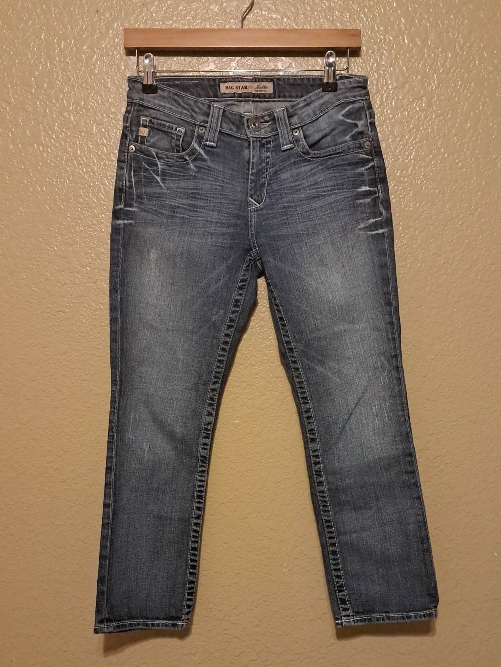 Big Star Women’s Mid-Rise Blue Denim Jeans. Size 26. Maddie Mid Rise Fit.
